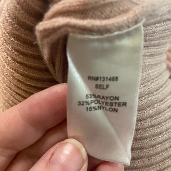 Fate sleeveless ribbed sleeveless top with funnel neck and shoulder pads. Size M - Picture 7 of 7